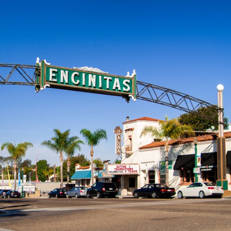 a traffic light on a city street